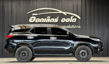 Toyota Fortuner 2.4 V Navi 2WD 2016 full