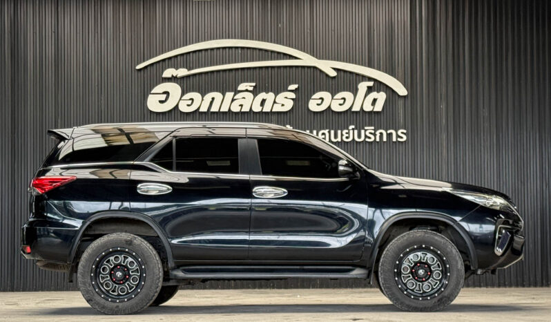 Toyota Fortuner 2.4 V Navi 2WD 2016 full