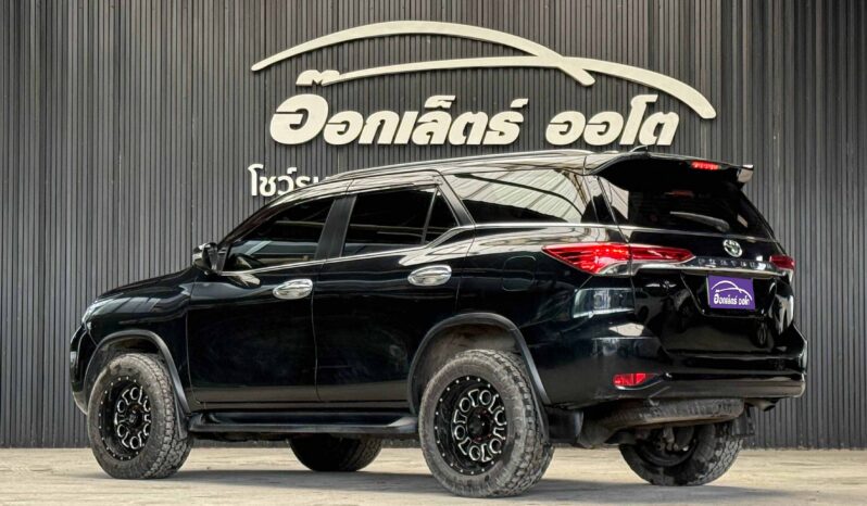 Toyota Fortuner 2.4 V Navi 2WD 2016 full