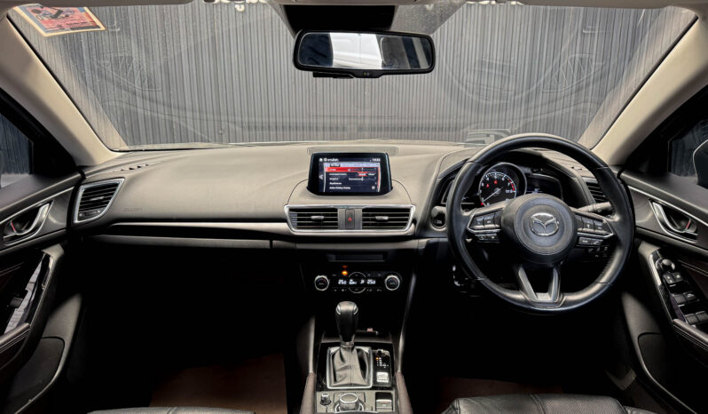 Mazda 3 Hatchback 2.0 SP 2019 full