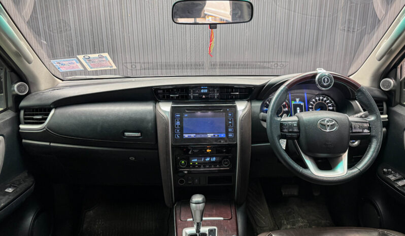 Toyota Fortuner 2.4 V Navi 2WD 2016 full