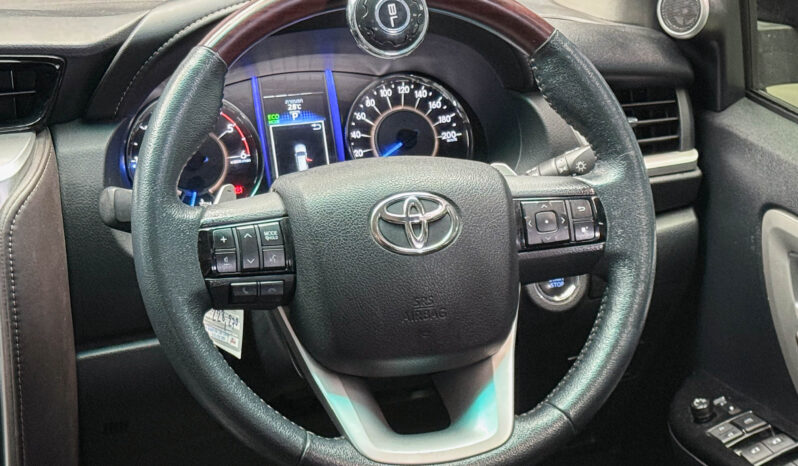 Toyota Fortuner 2.4 V Navi 2WD 2016 full
